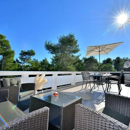 Mam Apartment Vir